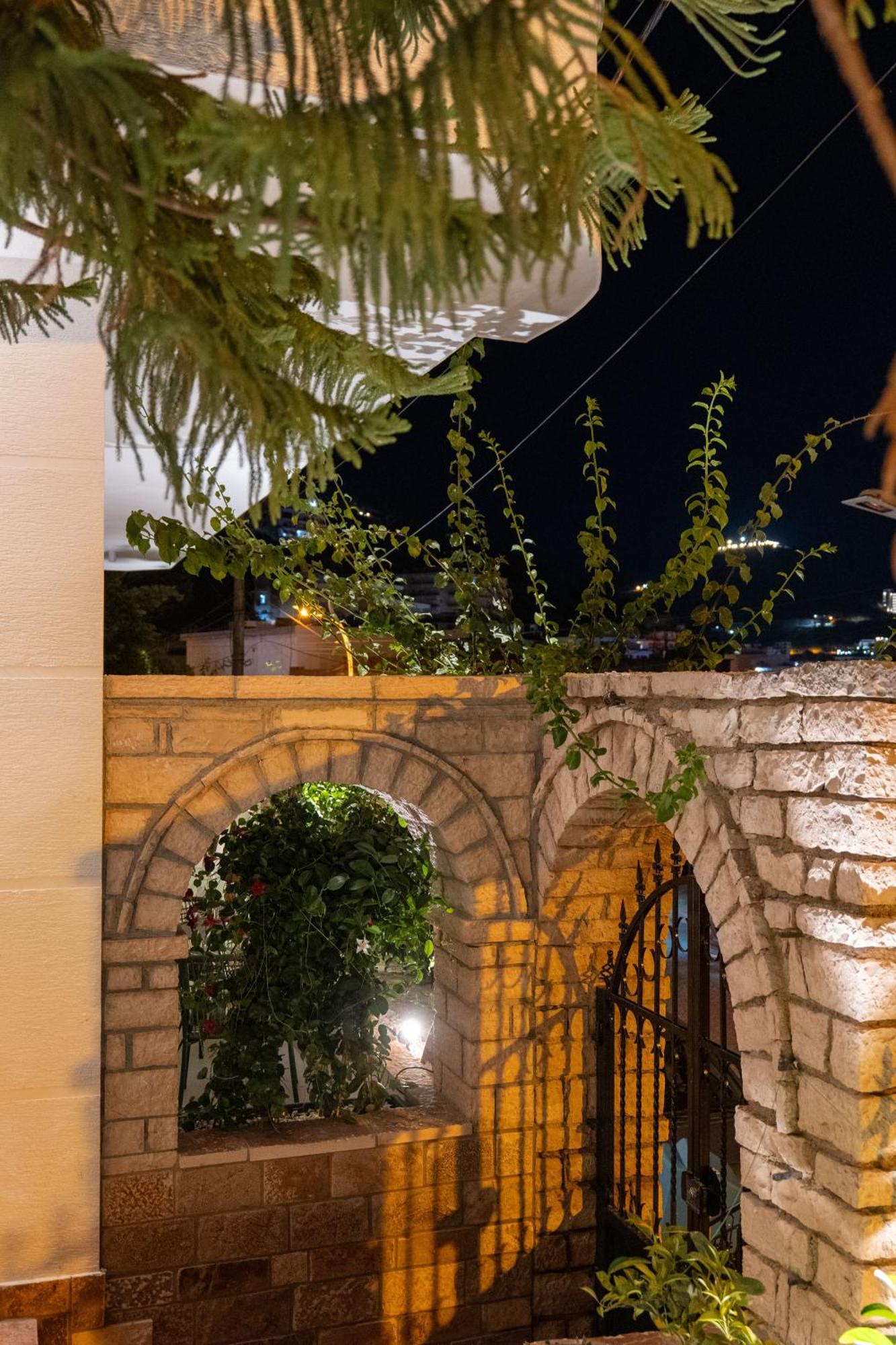 Kamara Rooms Sarande Bagian luar foto
